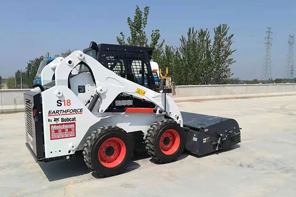 壓路機與傳統光面壓路機相比有什么優勢？